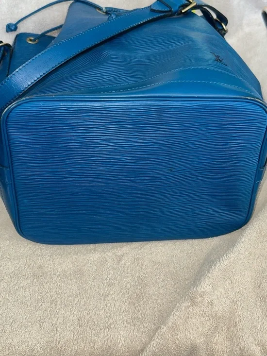 Authentic Vintage Louis Vuitton Noe Blue Epi Leather Drawstring Shoulder Bag - Picture 9 of 15